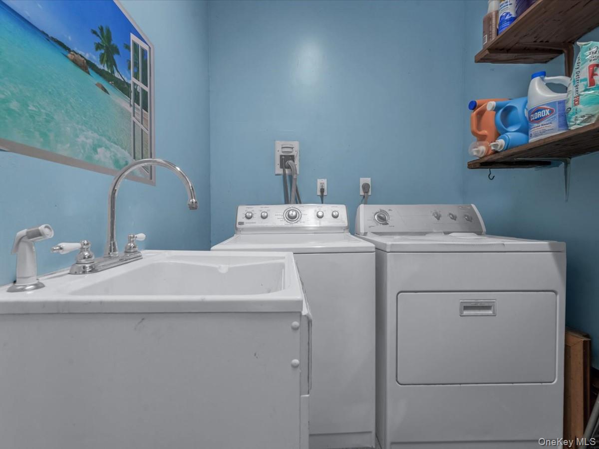 23 Paul Court, North Babylon, NY 11703