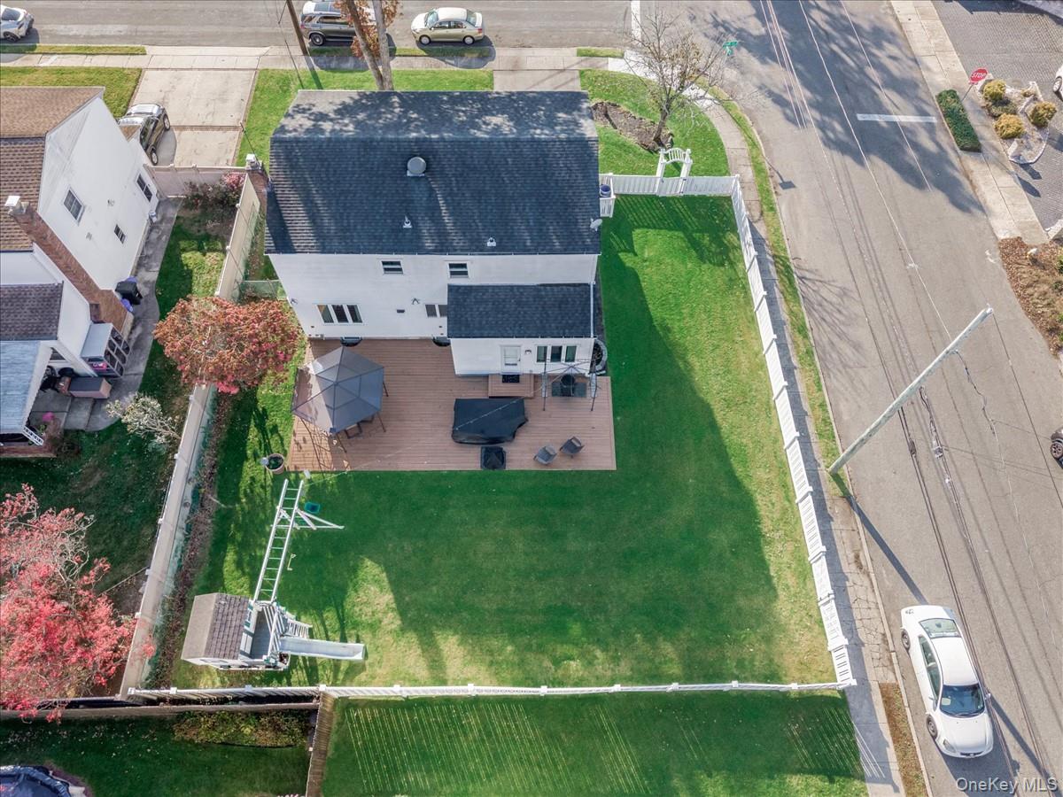 23 Paul Court, North Babylon, NY 11703