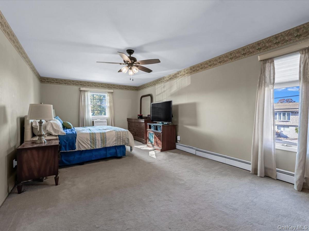 23 Paul Court, North Babylon, NY 11703