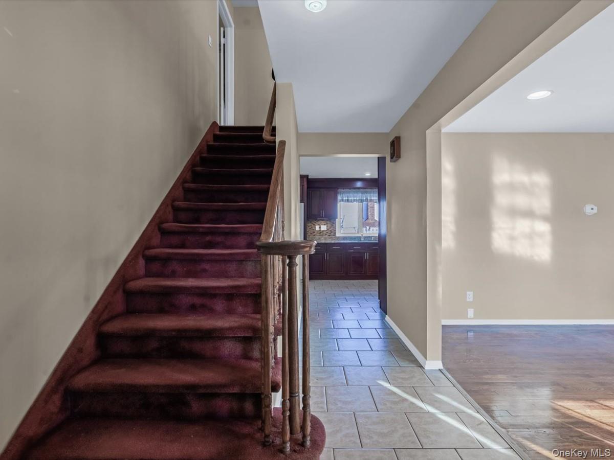 23 Paul Court, North Babylon, NY 11703