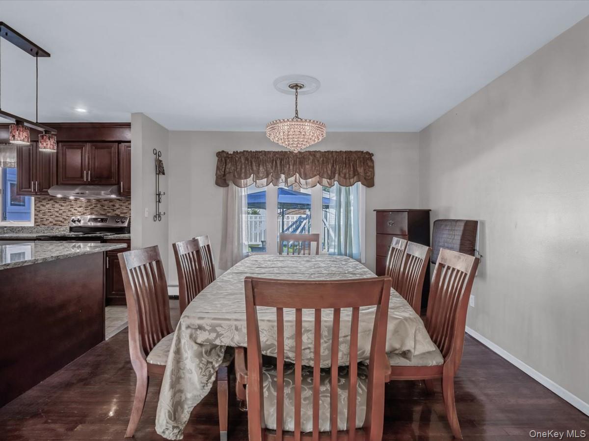 23 Paul Court, North Babylon, NY 11703