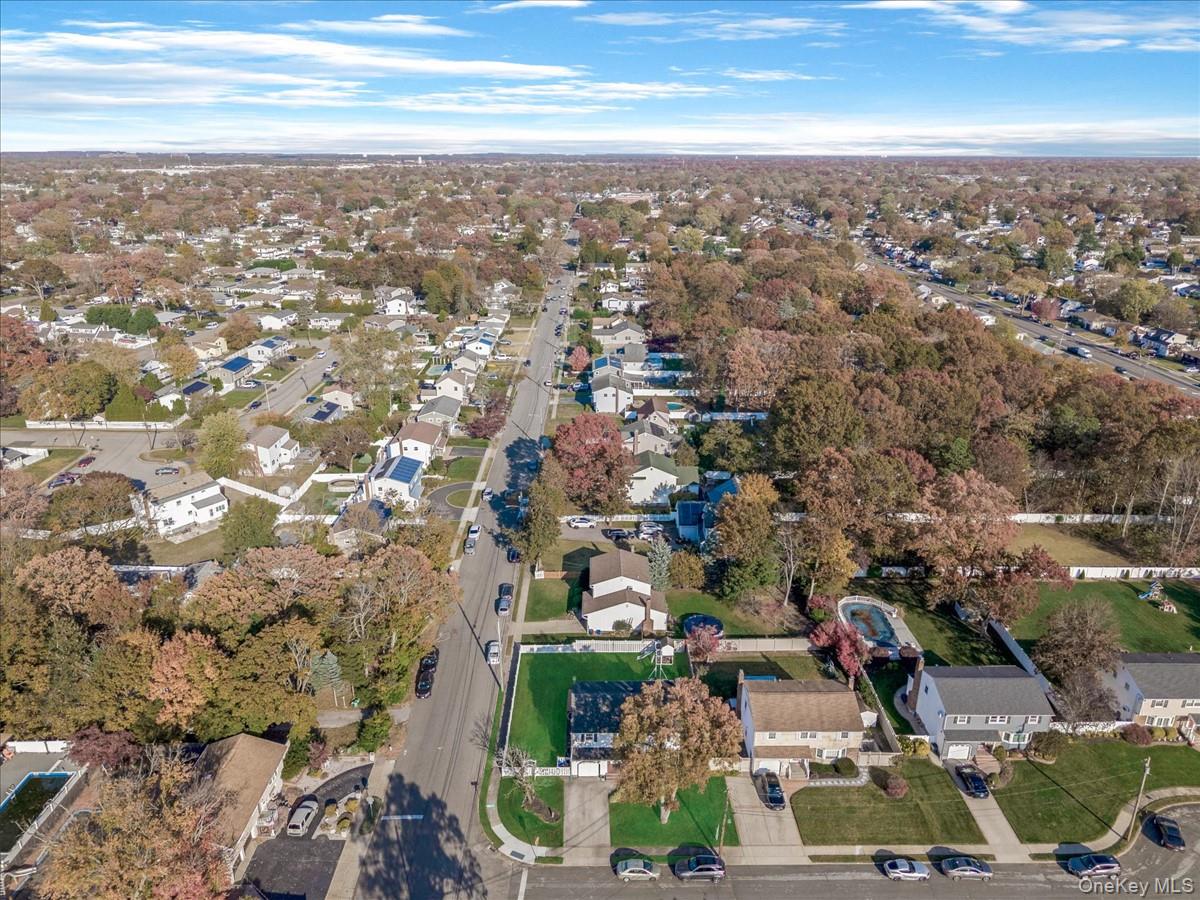 23 Paul Court, North Babylon, NY 11703