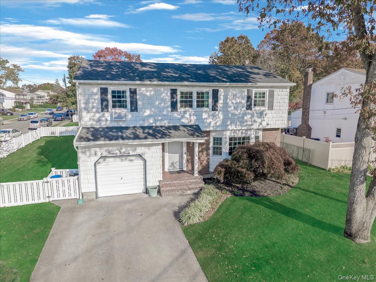 23 Paul Court, North Babylon, NY 11703