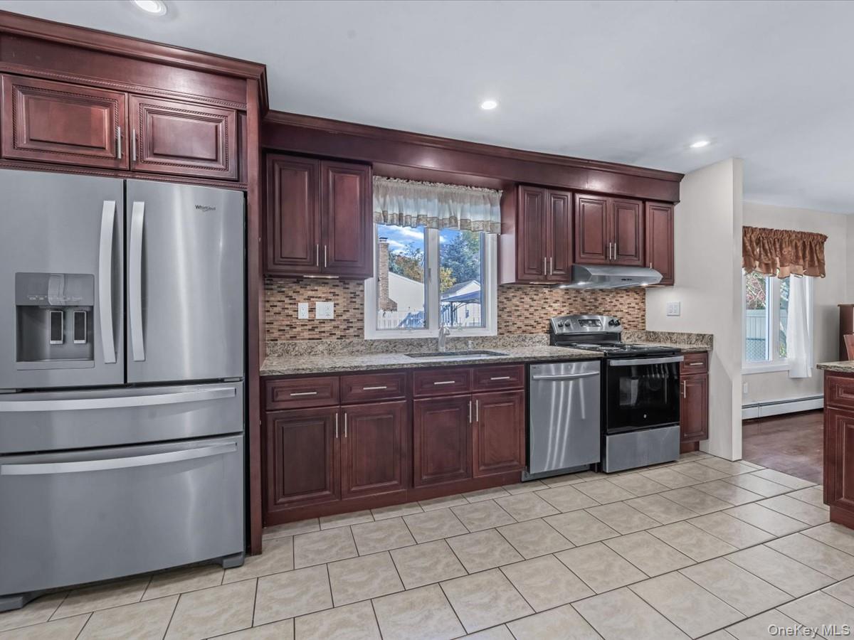 23 Paul Court, North Babylon, NY 11703