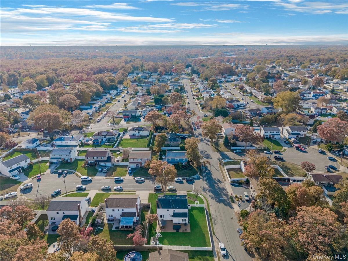 23 Paul Court, North Babylon, NY 11703