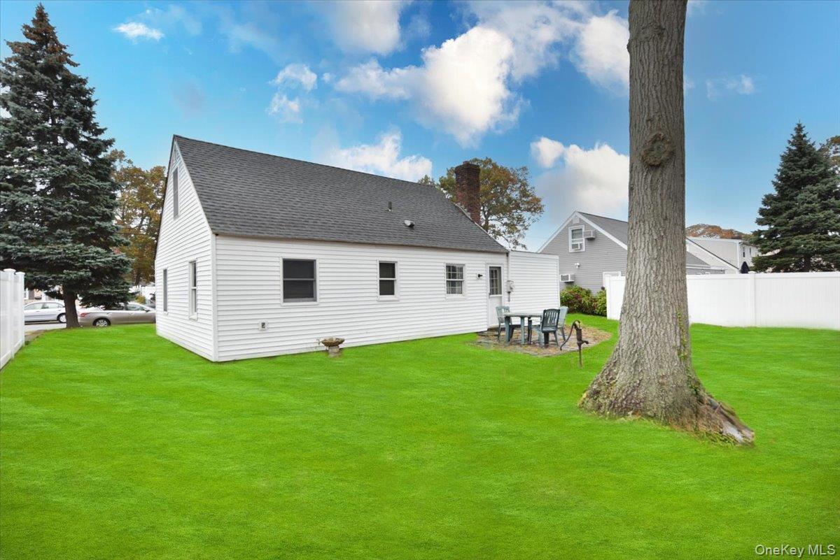 86 Cleveland Avenue, Massapequa, NY 11758