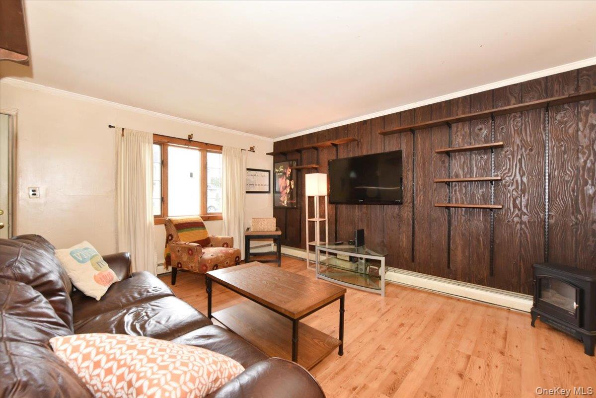 86 Cleveland Avenue, Massapequa, NY 11758