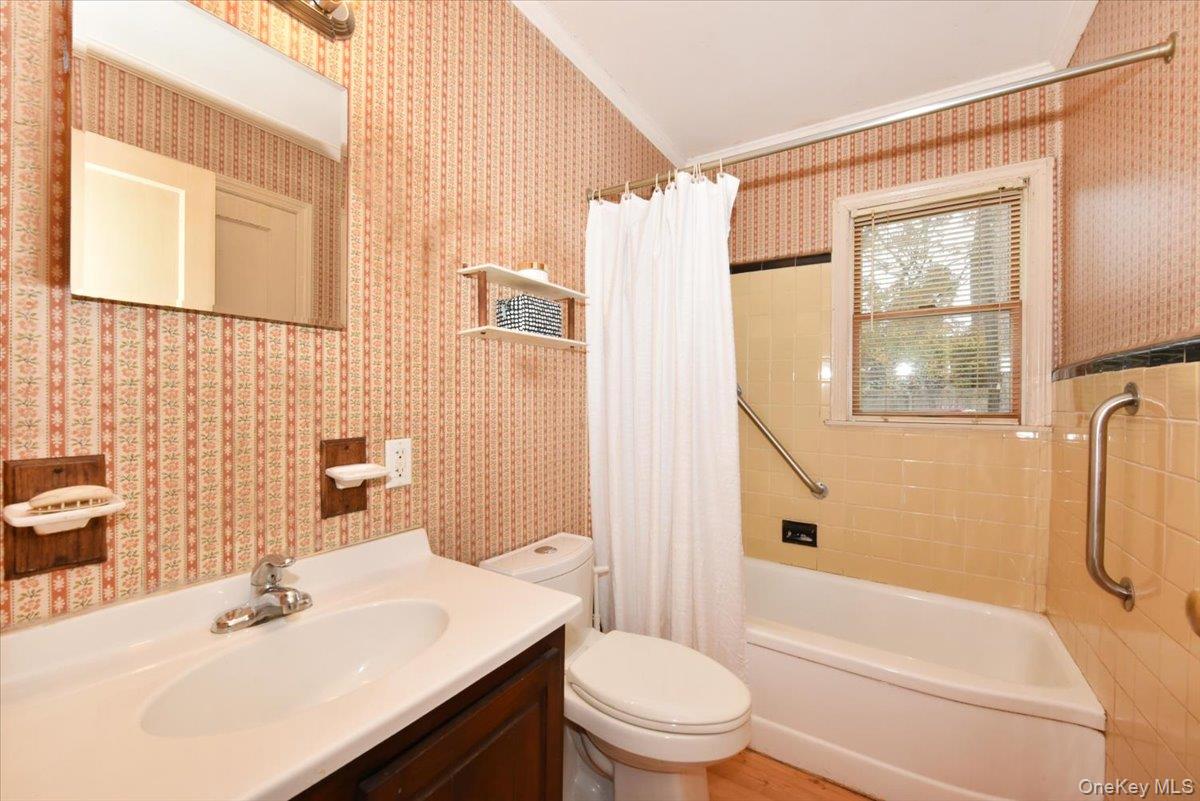 86 Cleveland Avenue, Massapequa, NY 11758