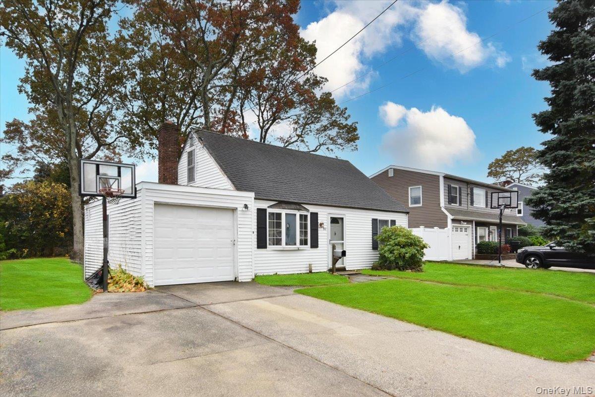 86 Cleveland Avenue, Massapequa, NY 11758