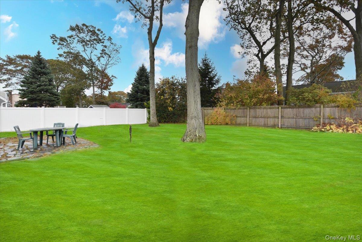 86 Cleveland Avenue, Massapequa, NY 11758