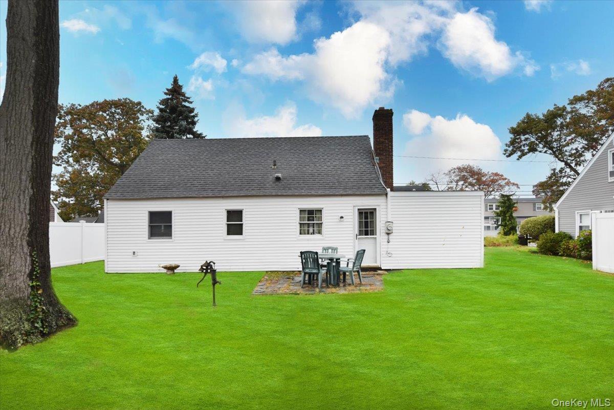 86 Cleveland Avenue, Massapequa, NY 11758