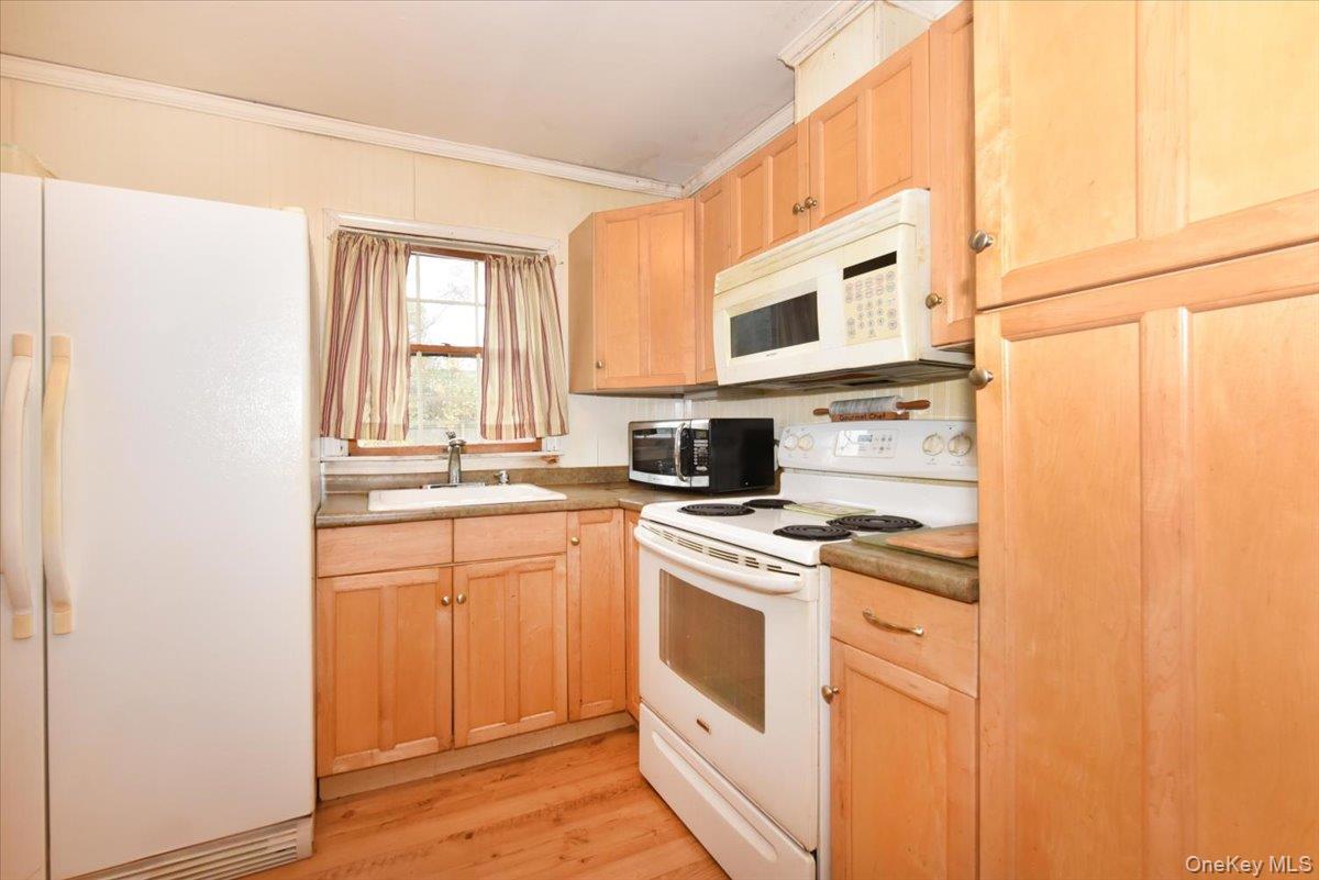 86 Cleveland Avenue, Massapequa, NY 11758