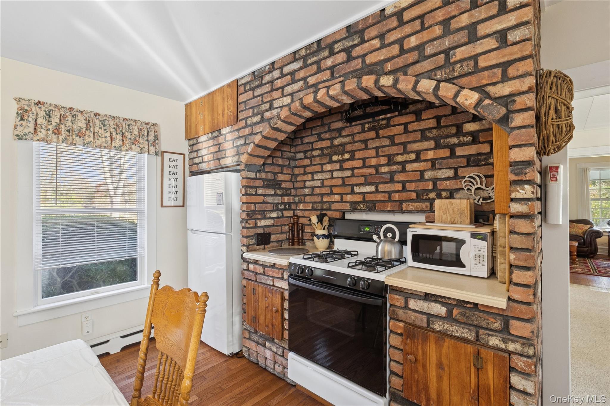 718 Montauk Highway, East Quogue, NY 11942