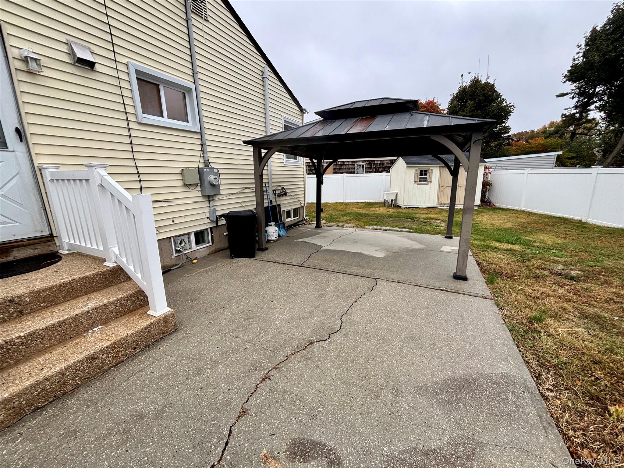 445 Madison Avenue, Brentwood, NY 11717