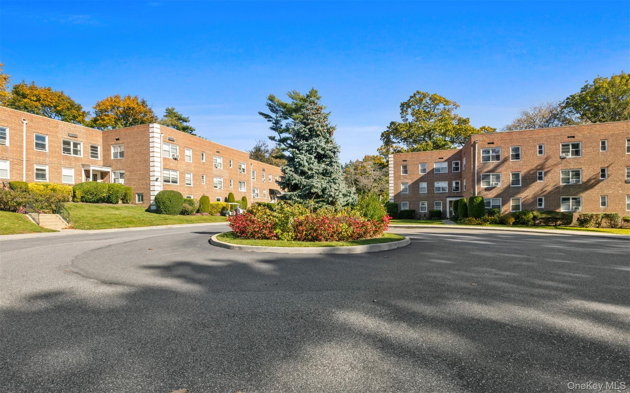 2 Edwards Street # 3D, Roslyn Heights, NY 11577