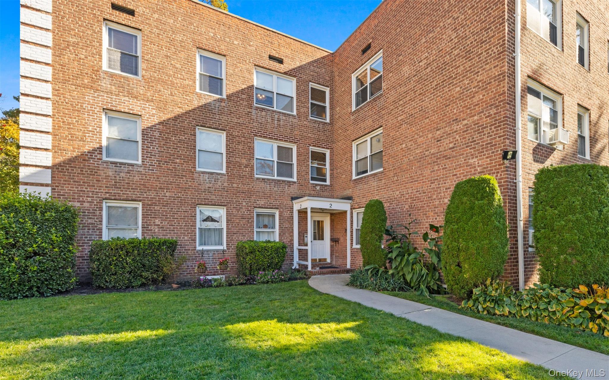 2 Edwards Street # 3D, Roslyn Heights, NY 11577