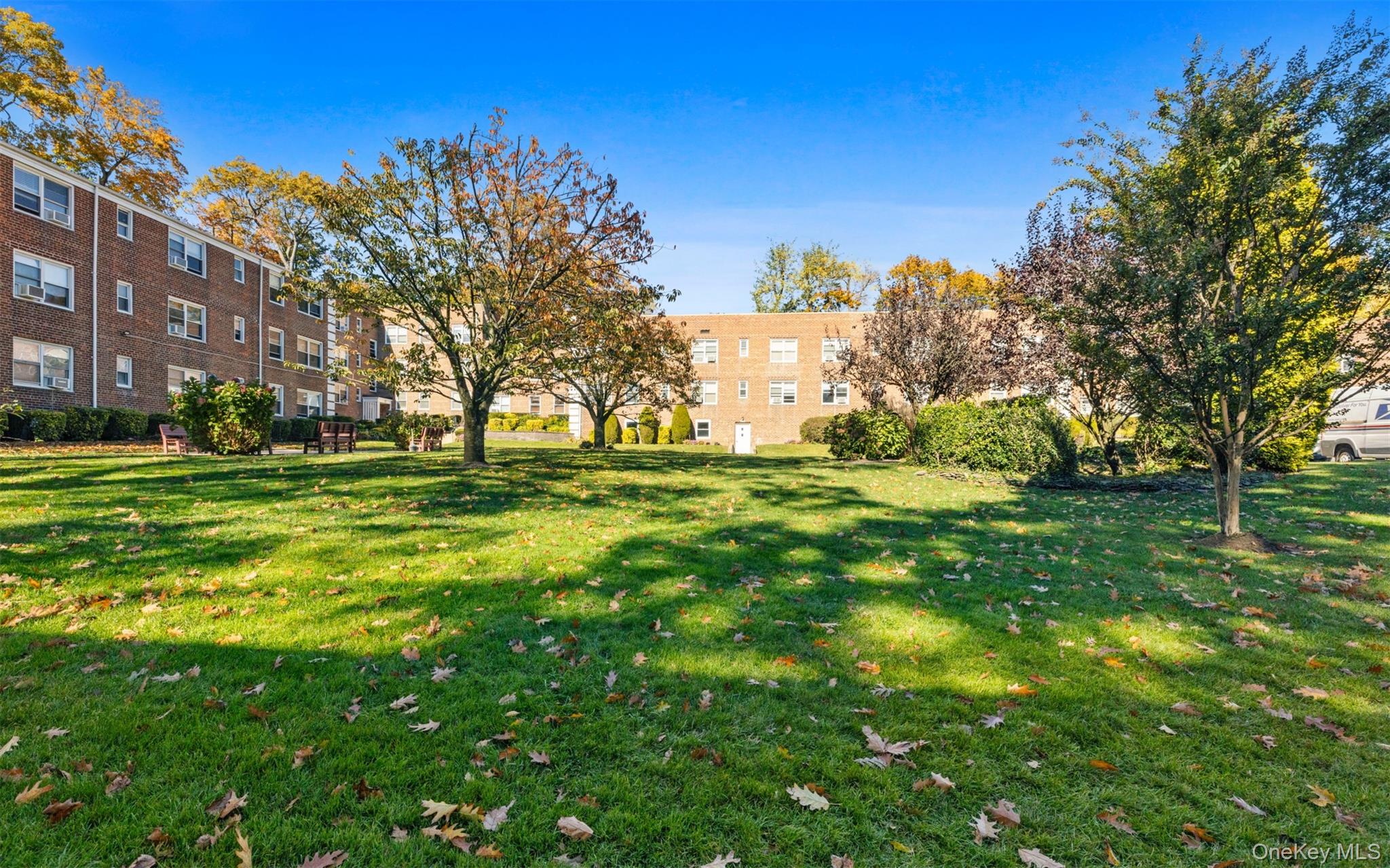 2 Edwards Street # 3D, Roslyn Heights, NY 11577