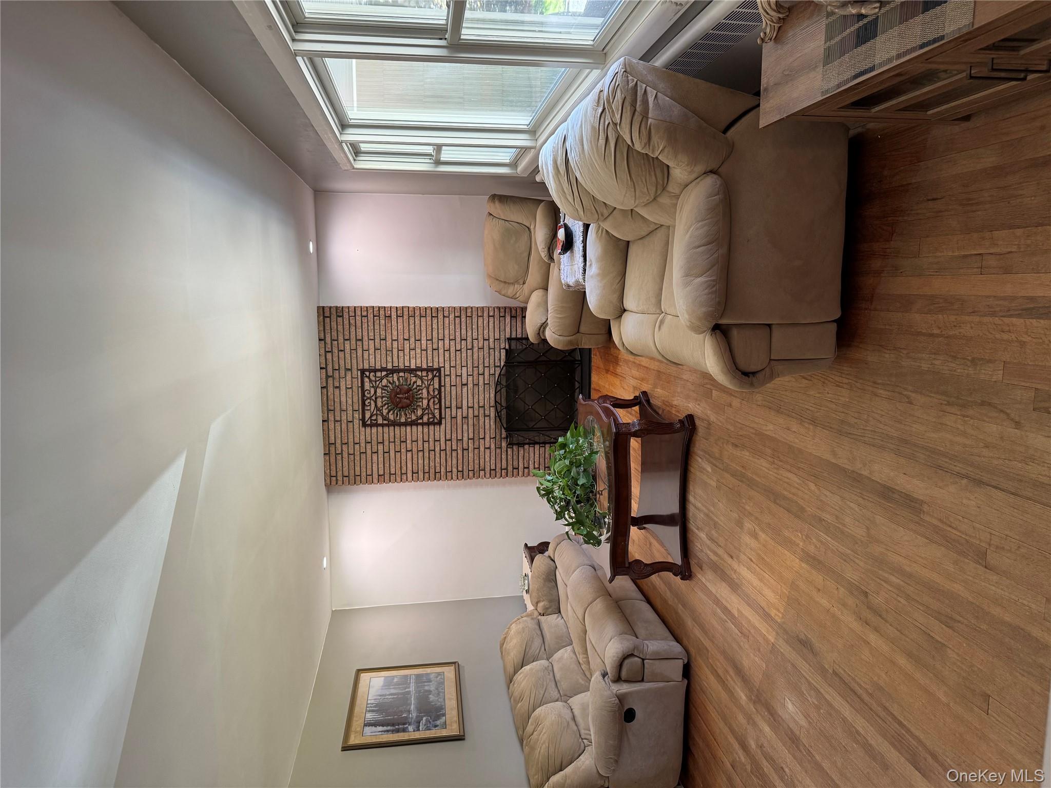 1 Glades Way, Halesite, NY 11743