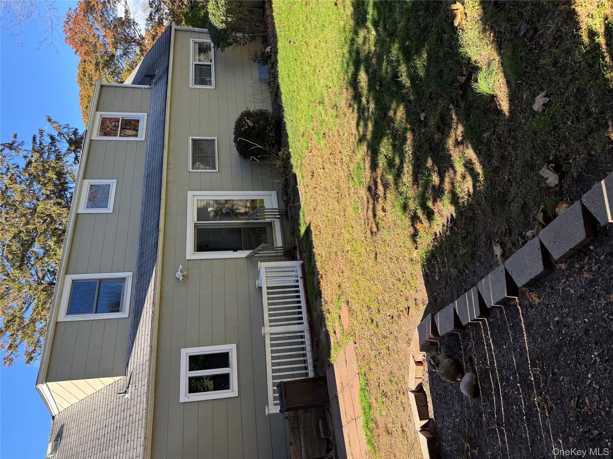 1 Glades Way, Halesite, NY 11743