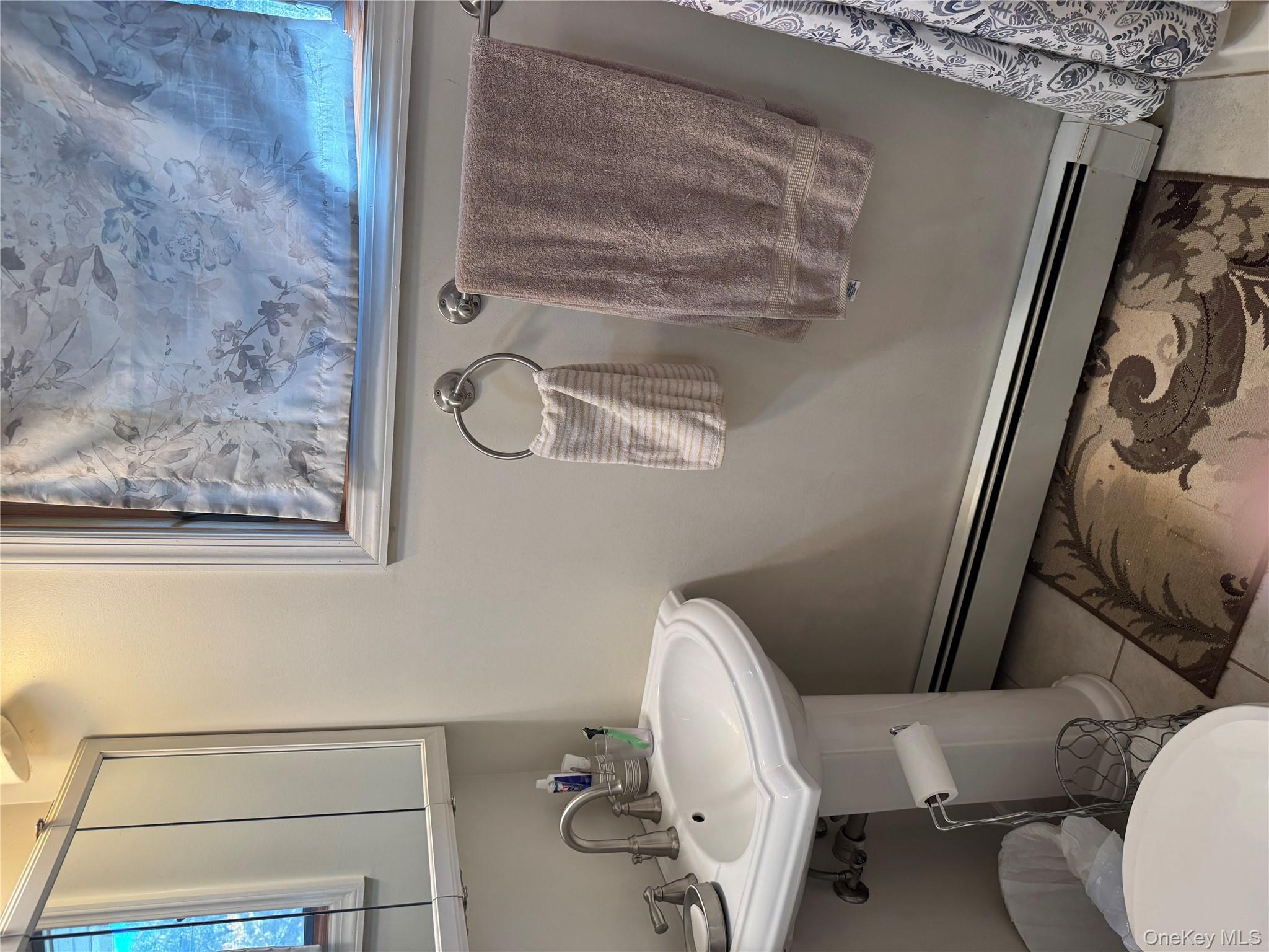 1 Glades Way, Halesite, NY 11743