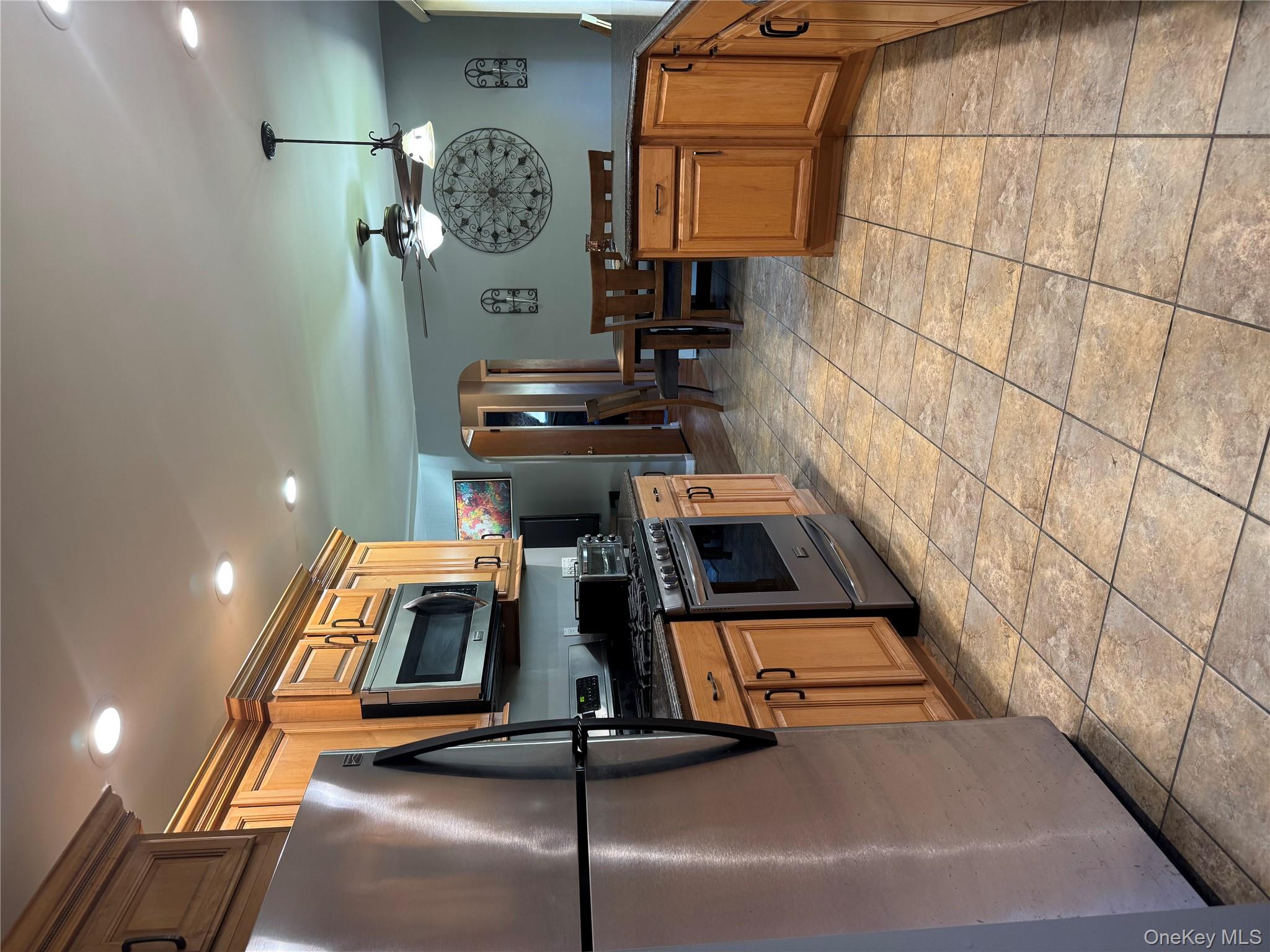 1 Glades Way, Halesite, NY 11743