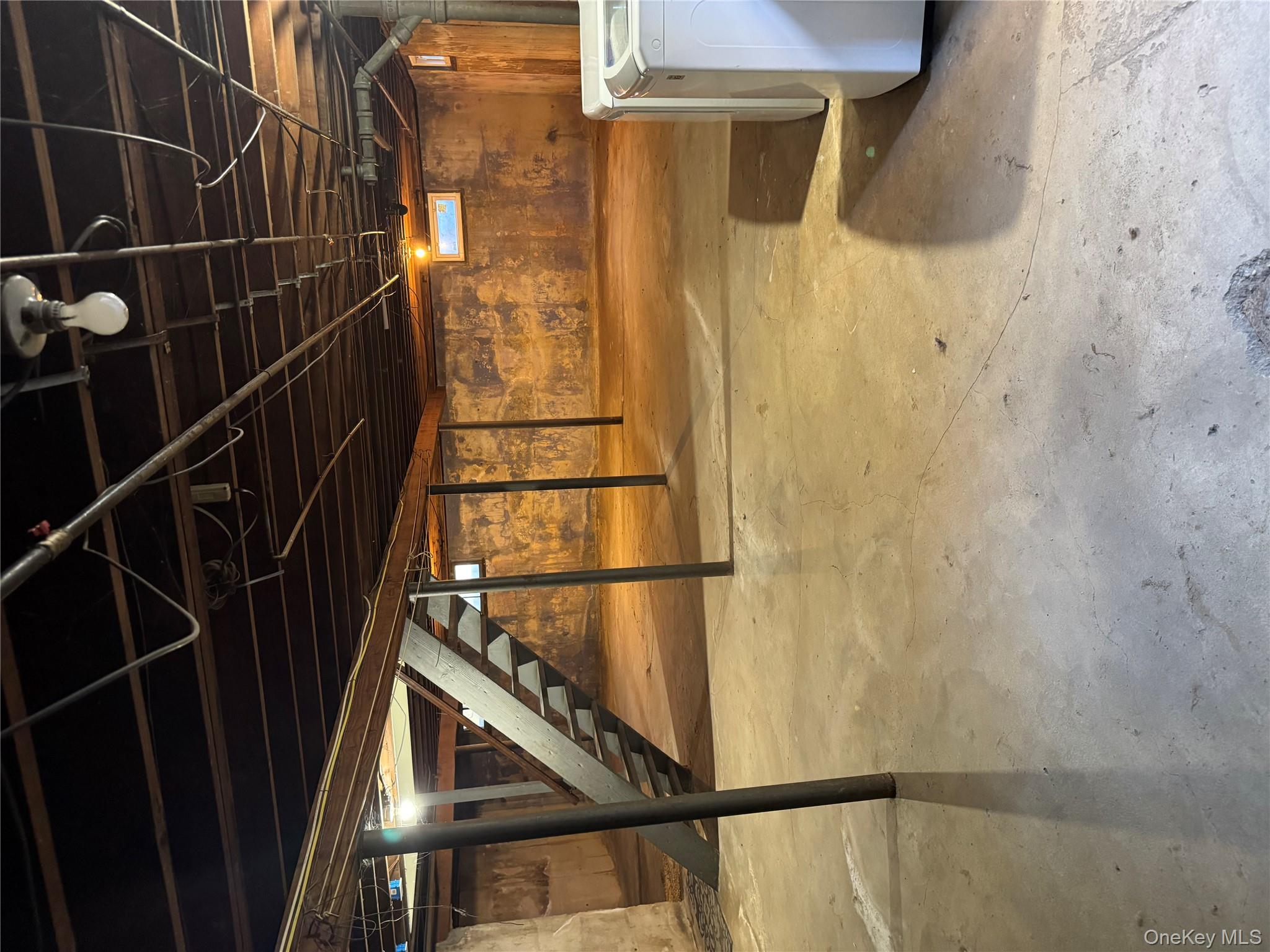 1 Glades Way, Halesite, NY 11743