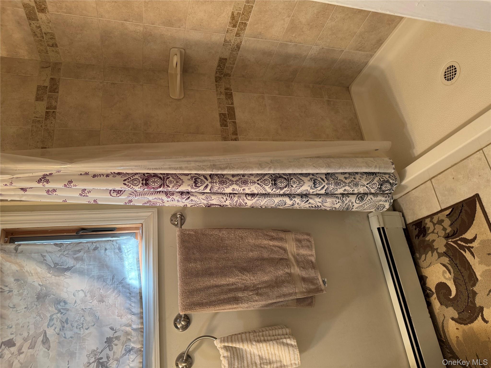 1 Glades Way, Halesite, NY 11743