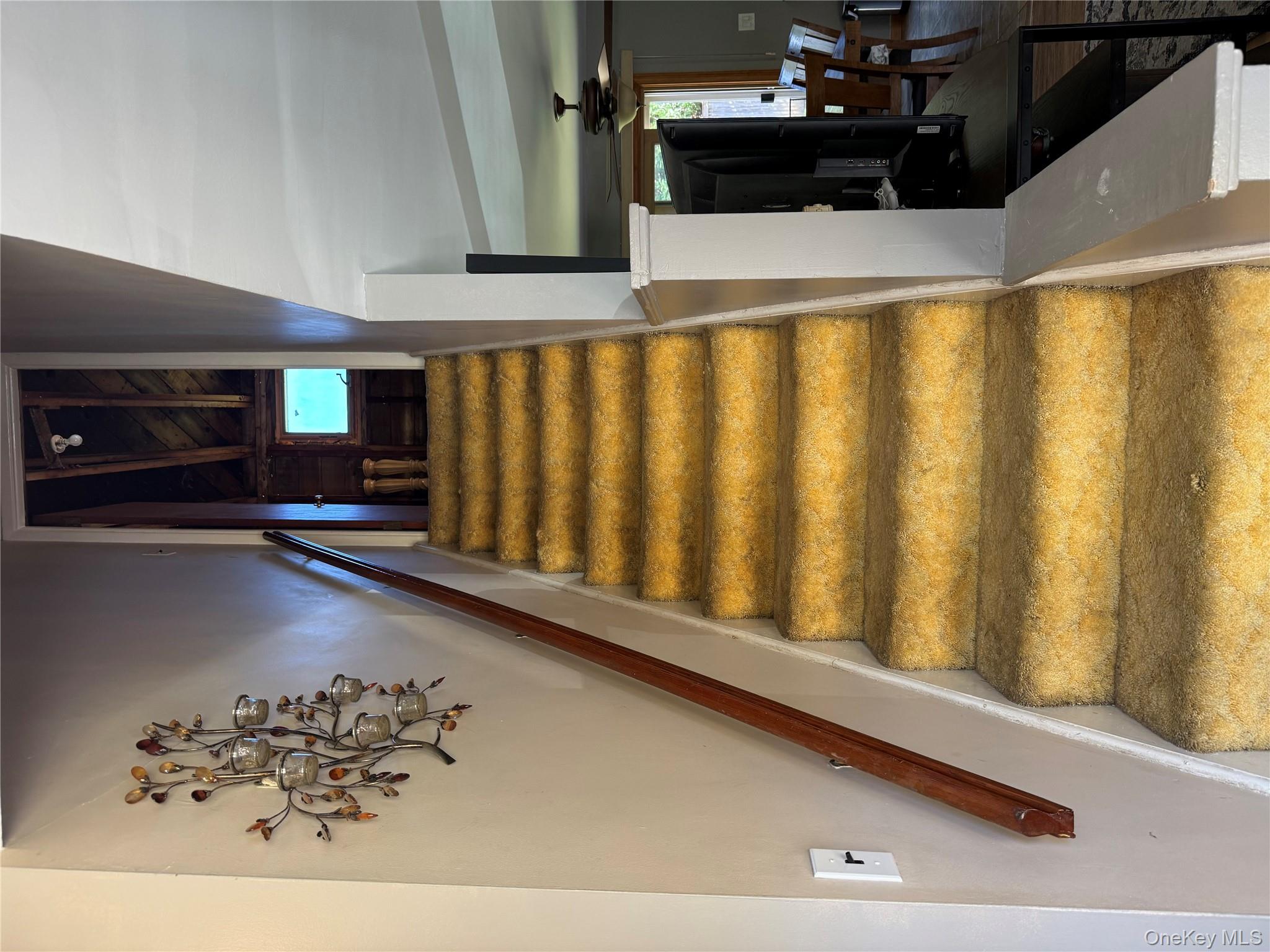 1 Glades Way, Halesite, NY 11743