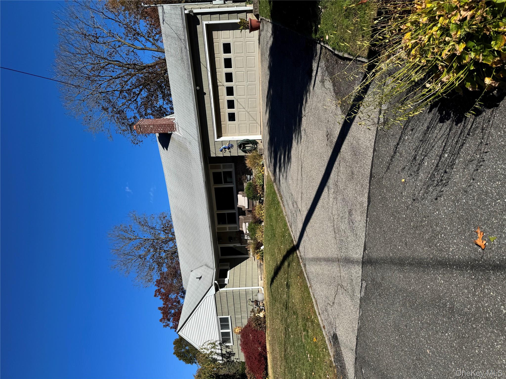 1 Glades Way, Halesite, NY 11743