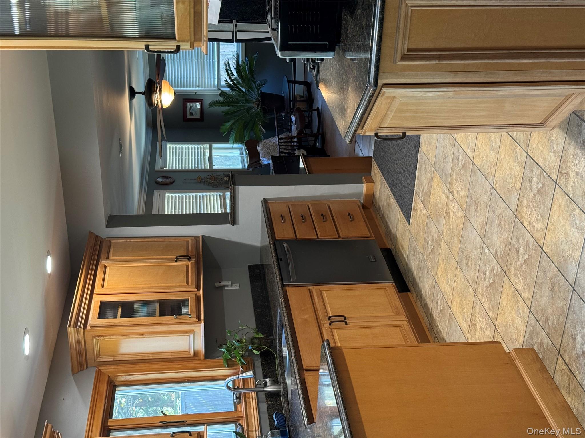 1 Glades Way, Halesite, NY 11743