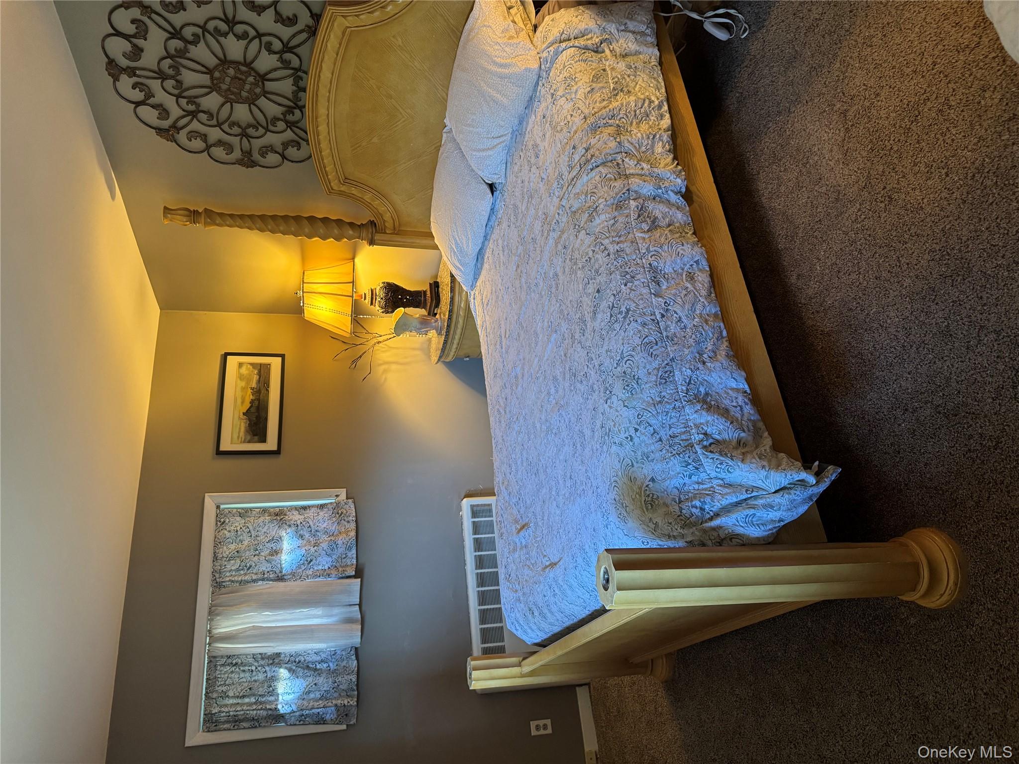 1 Glades Way, Halesite, NY 11743