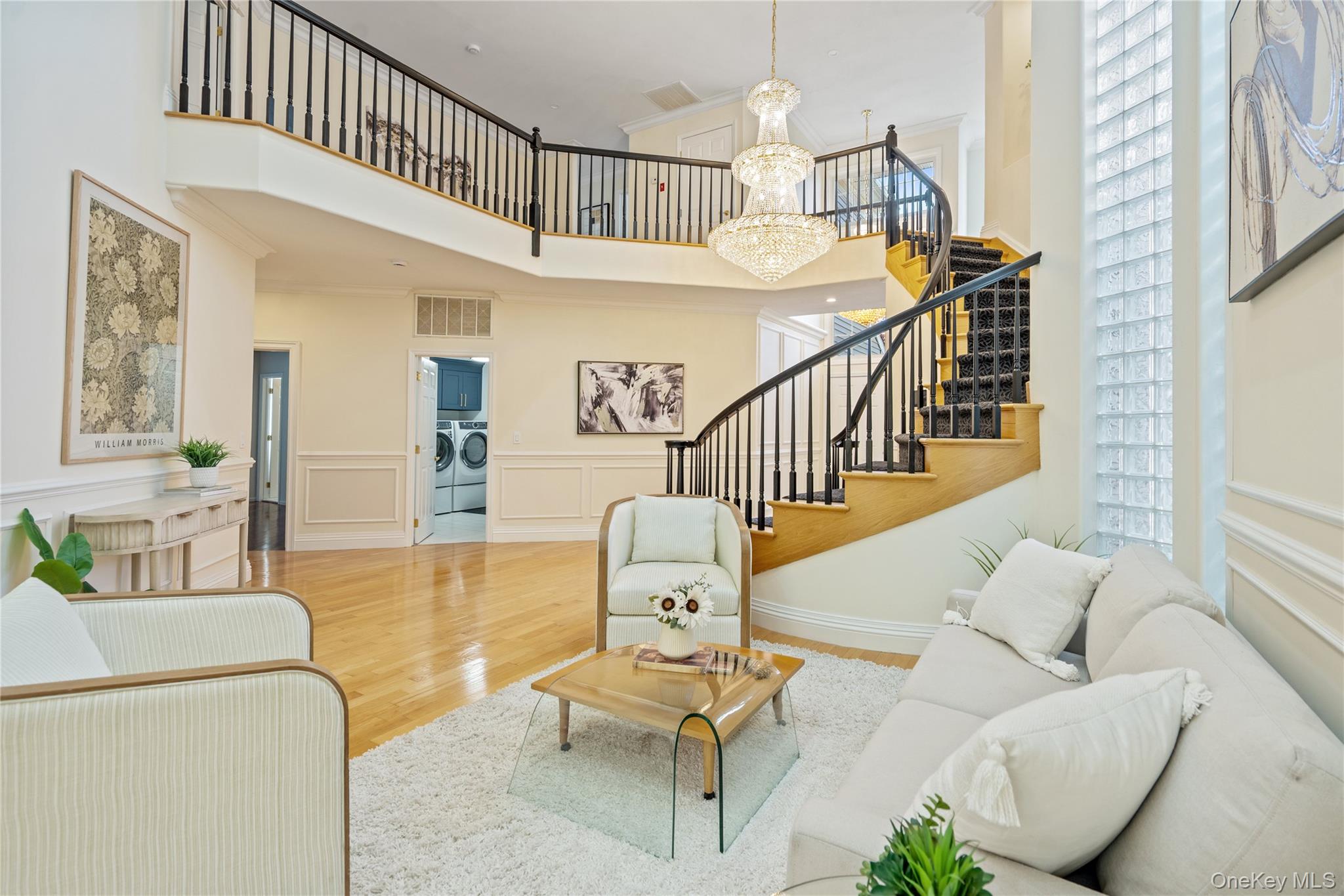 176 Sagamore Drive, Plainview, NY 11803