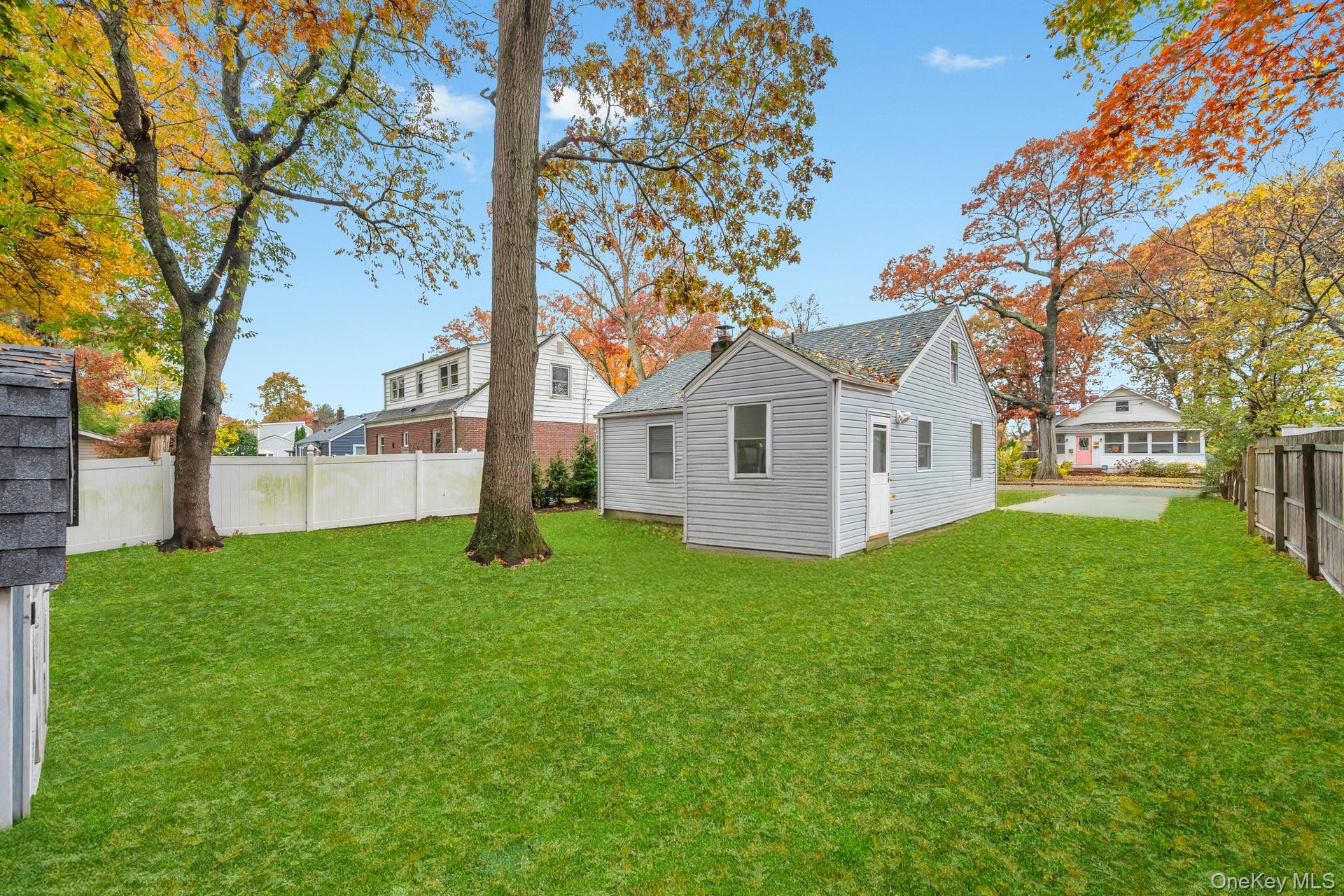 19 Admiral Street, Port Jefferson Station, NY 11776