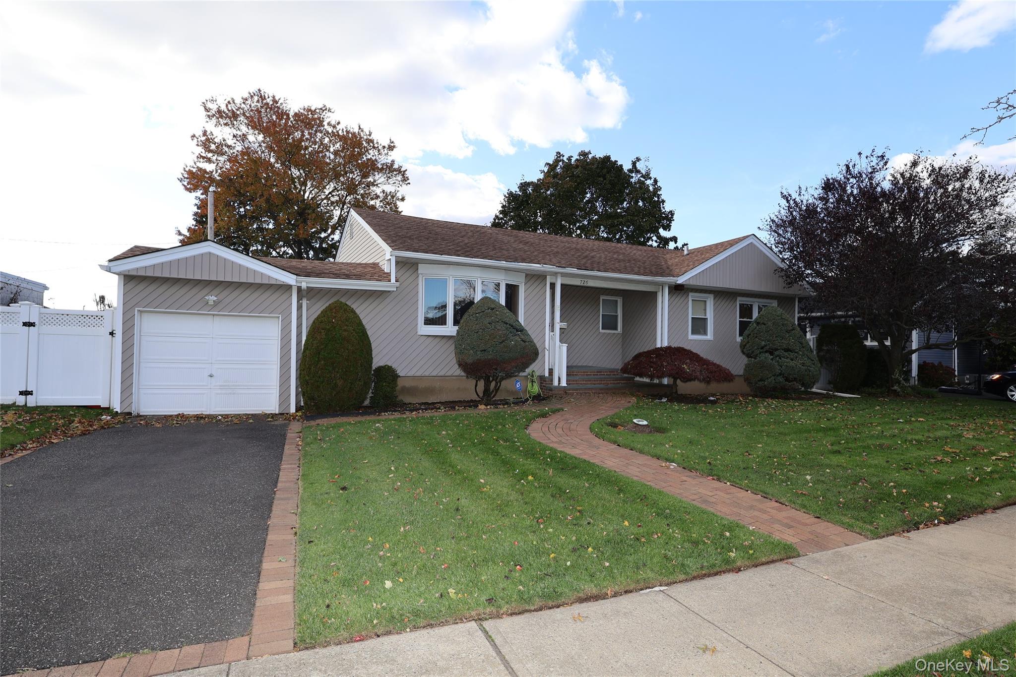 726 Meisser Street, Franklin Square, NY 11010