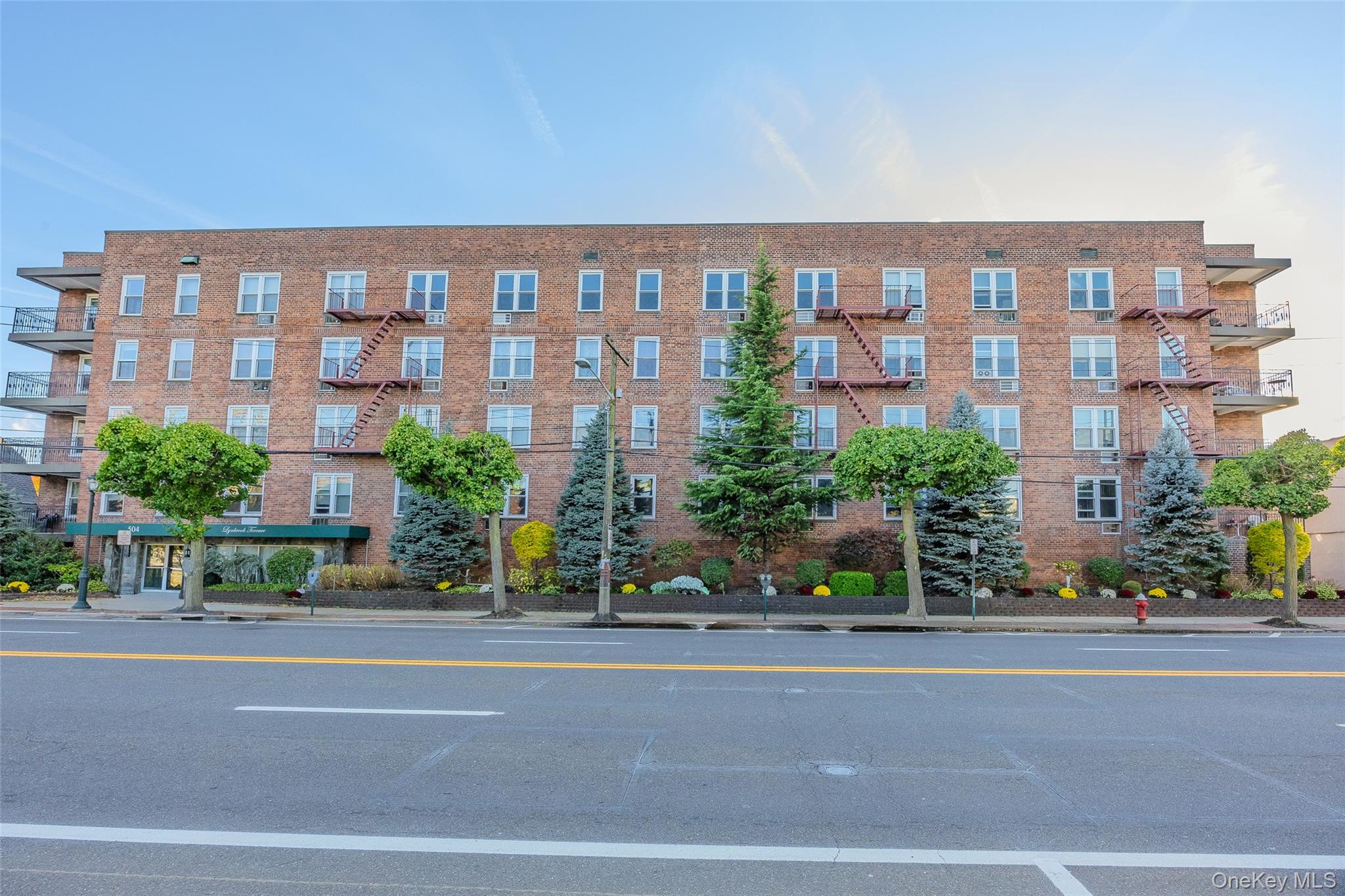 504 Merrick Road # 4E, Lynbrook, NY 11563