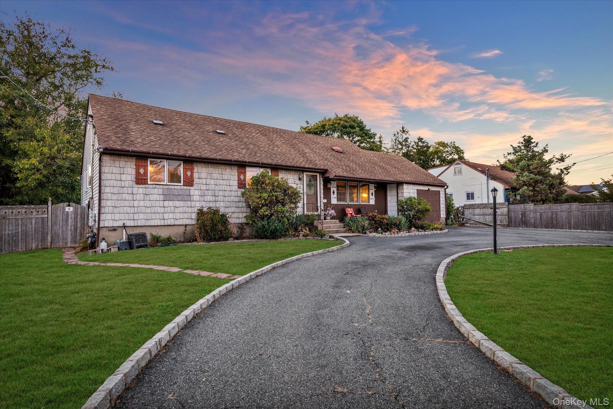 270 Smith Avenue, Islip, NY 11751