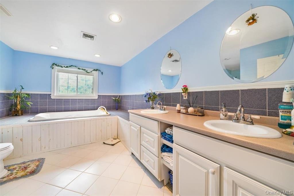 2 Bruyn Avenue, Pine Bush, NY 12566