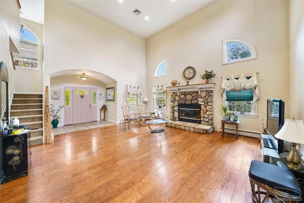 2 Bruyn Avenue, Pine Bush, NY 12566