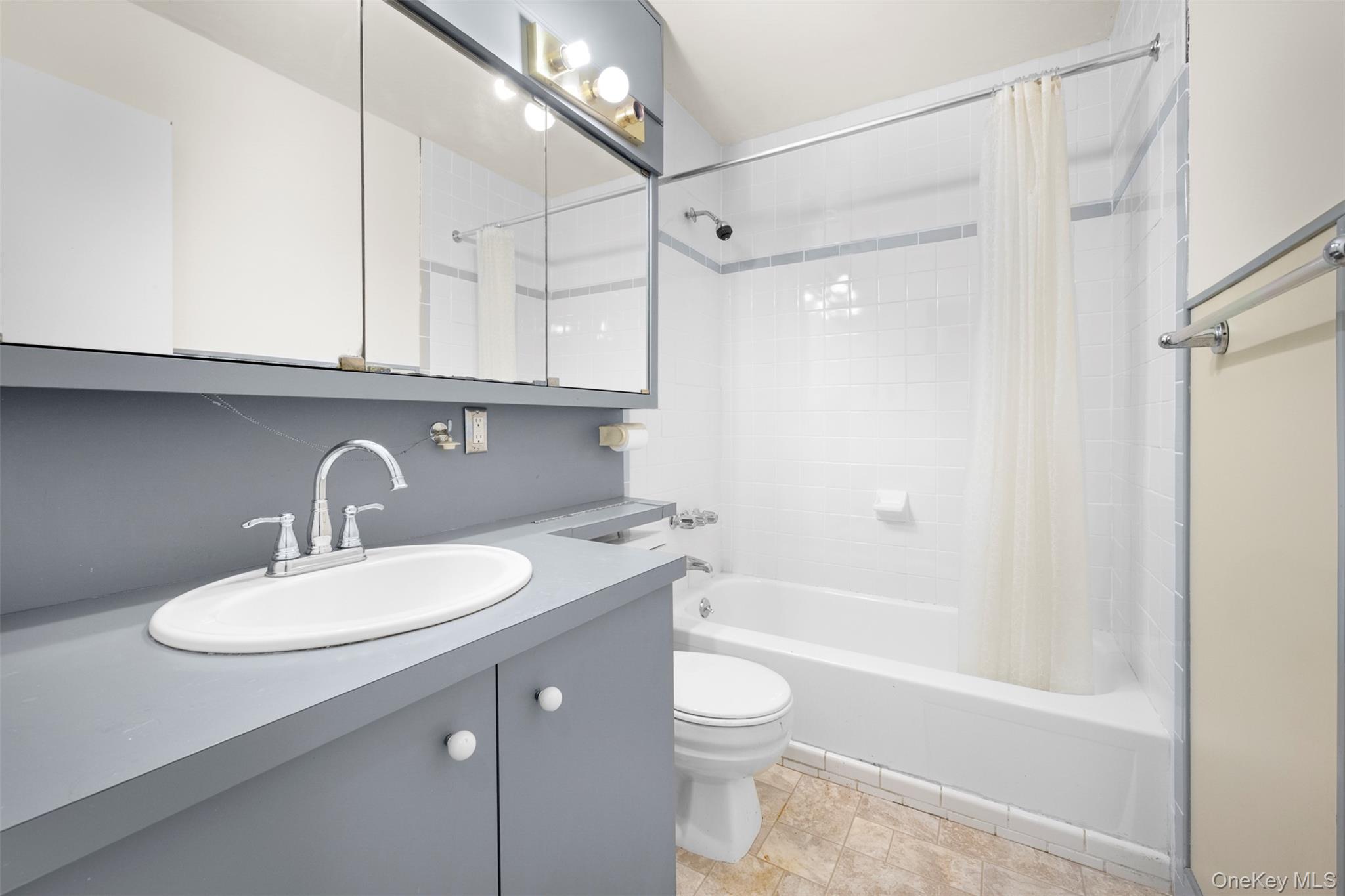 7 Harbour Lane # 5B, Oyster Bay, NY 11771