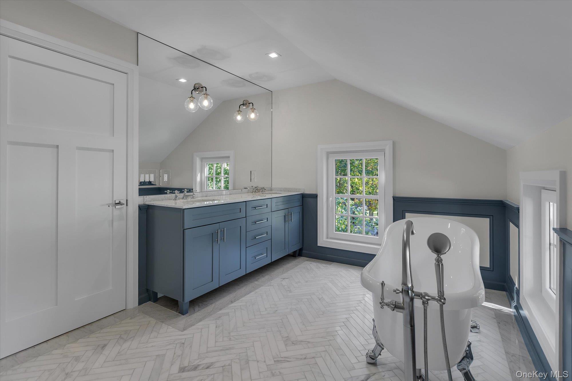 22 Fort Salonga Road, Centerport, NY 11721