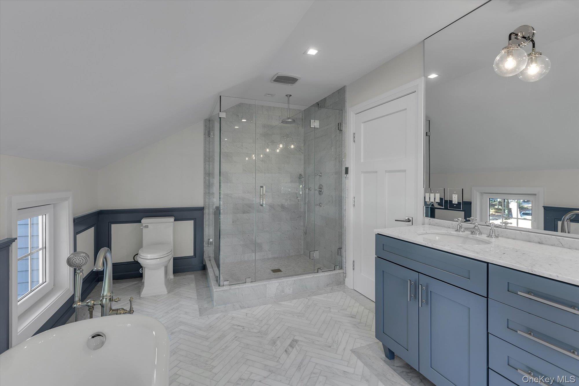 22 Fort Salonga Road, Centerport, NY 11721