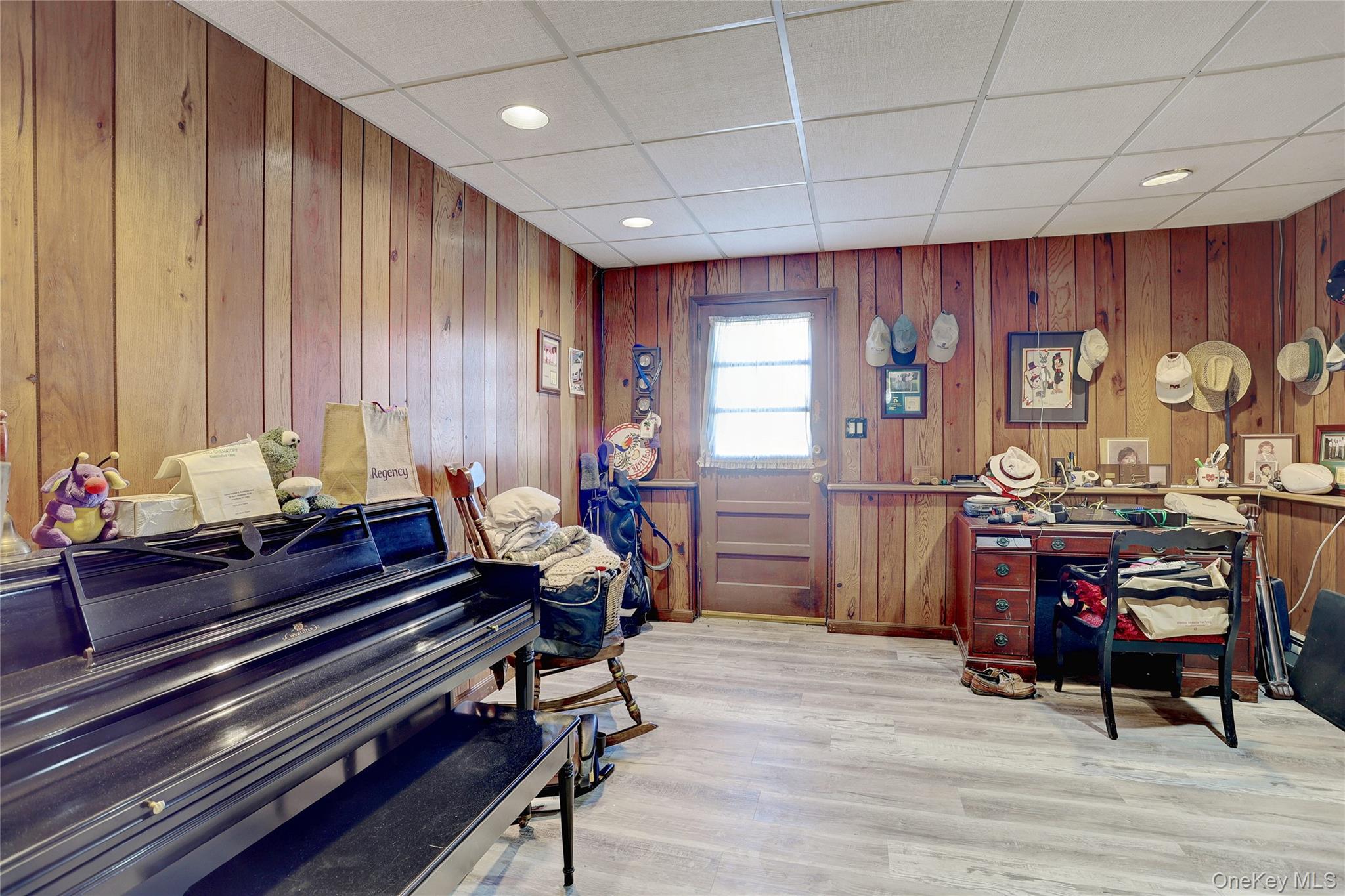 6 Roxbury Court, Chestnut Ridge, NY 10977