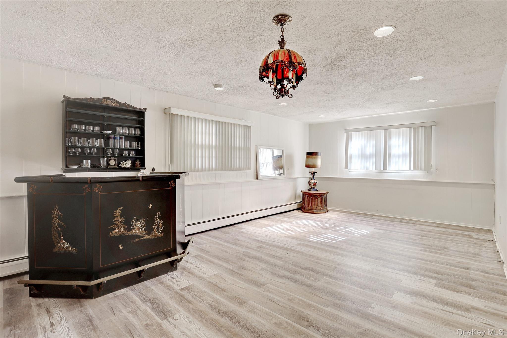 6 Roxbury Court, Chestnut Ridge, NY 10977