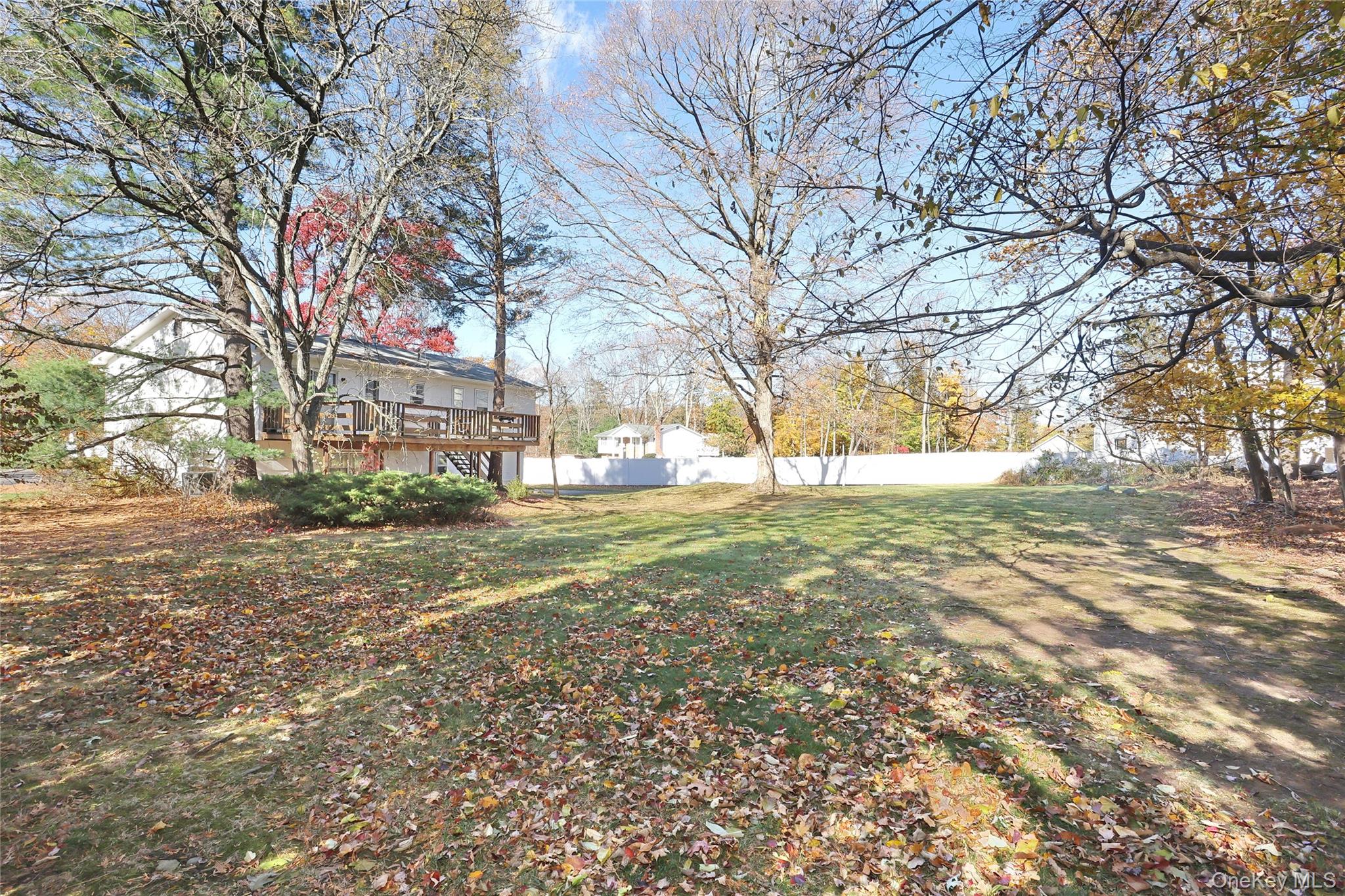 6 Roxbury Court, Chestnut Ridge, NY 10977