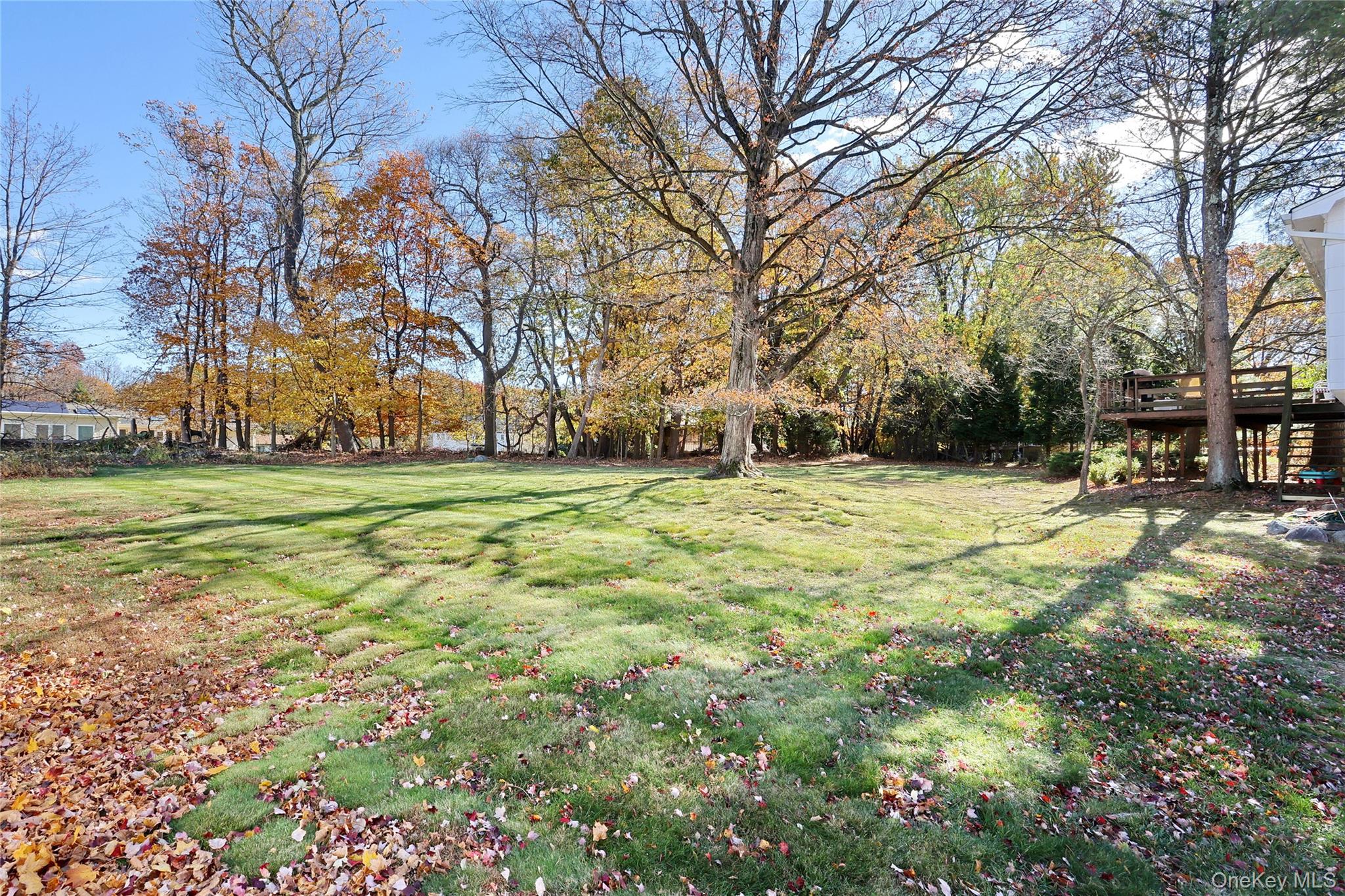 6 Roxbury Court, Chestnut Ridge, NY 10977