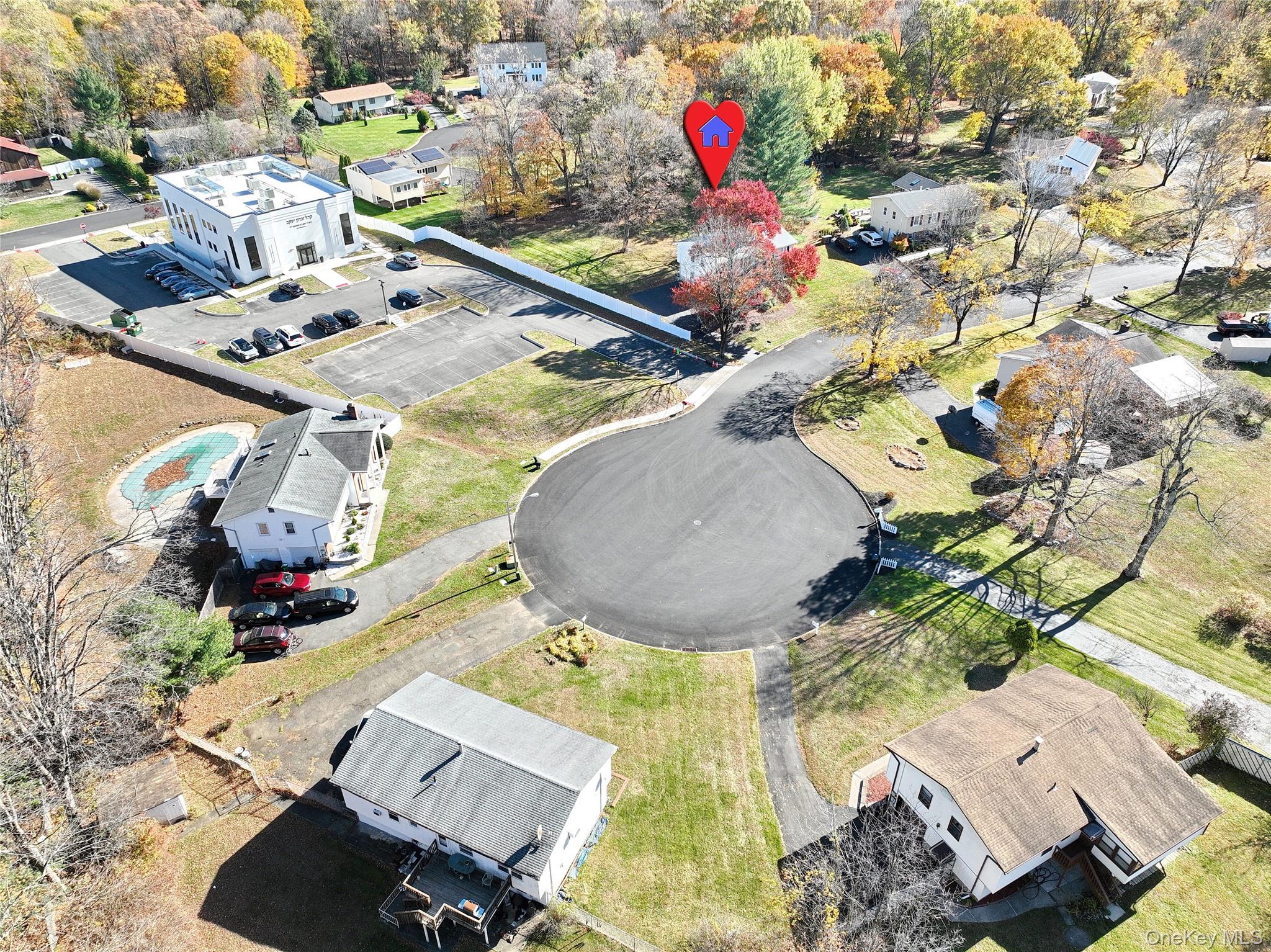 6 Roxbury Court, Chestnut Ridge, NY 10977