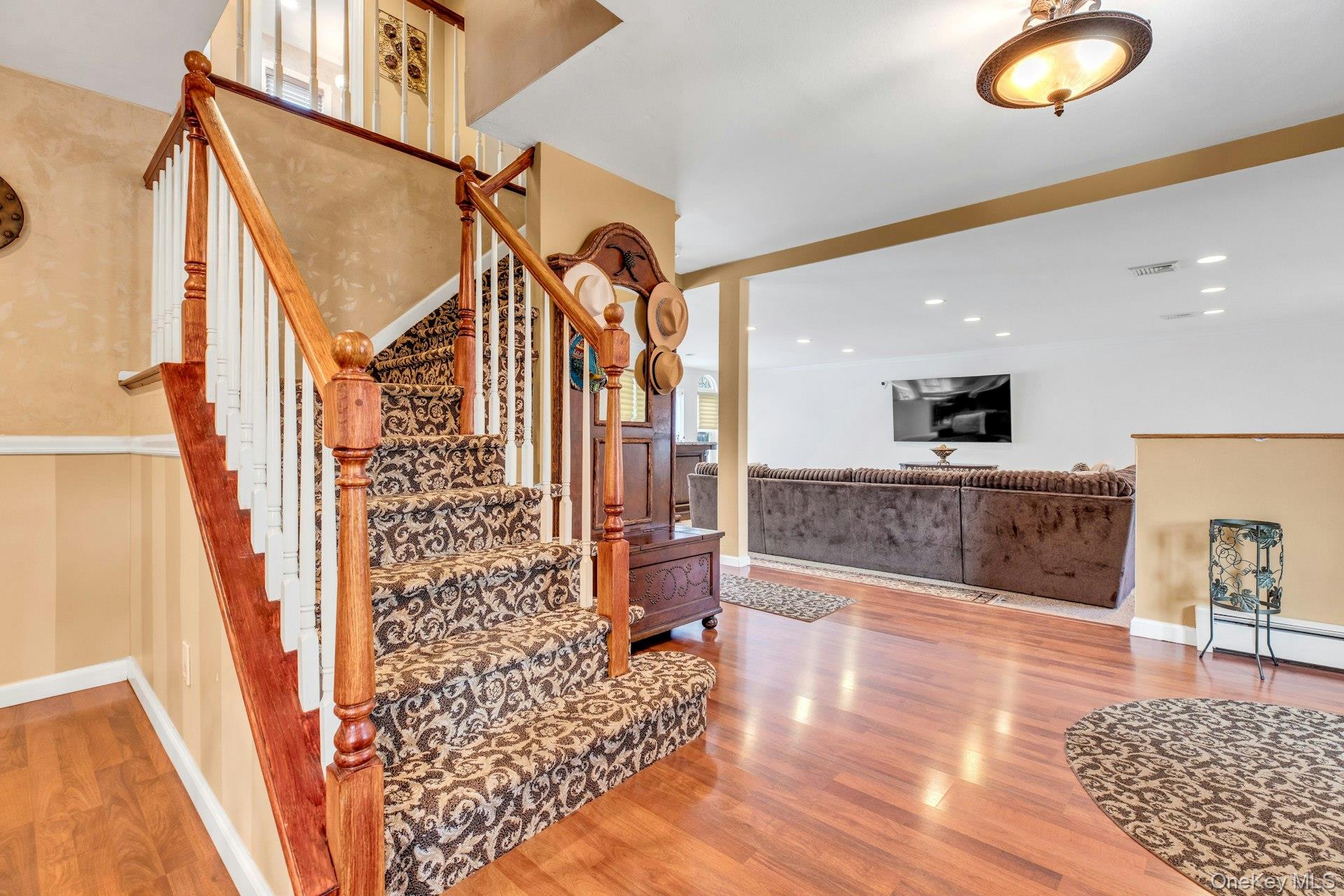 27 Hollister Lane, Islip, NY 11751