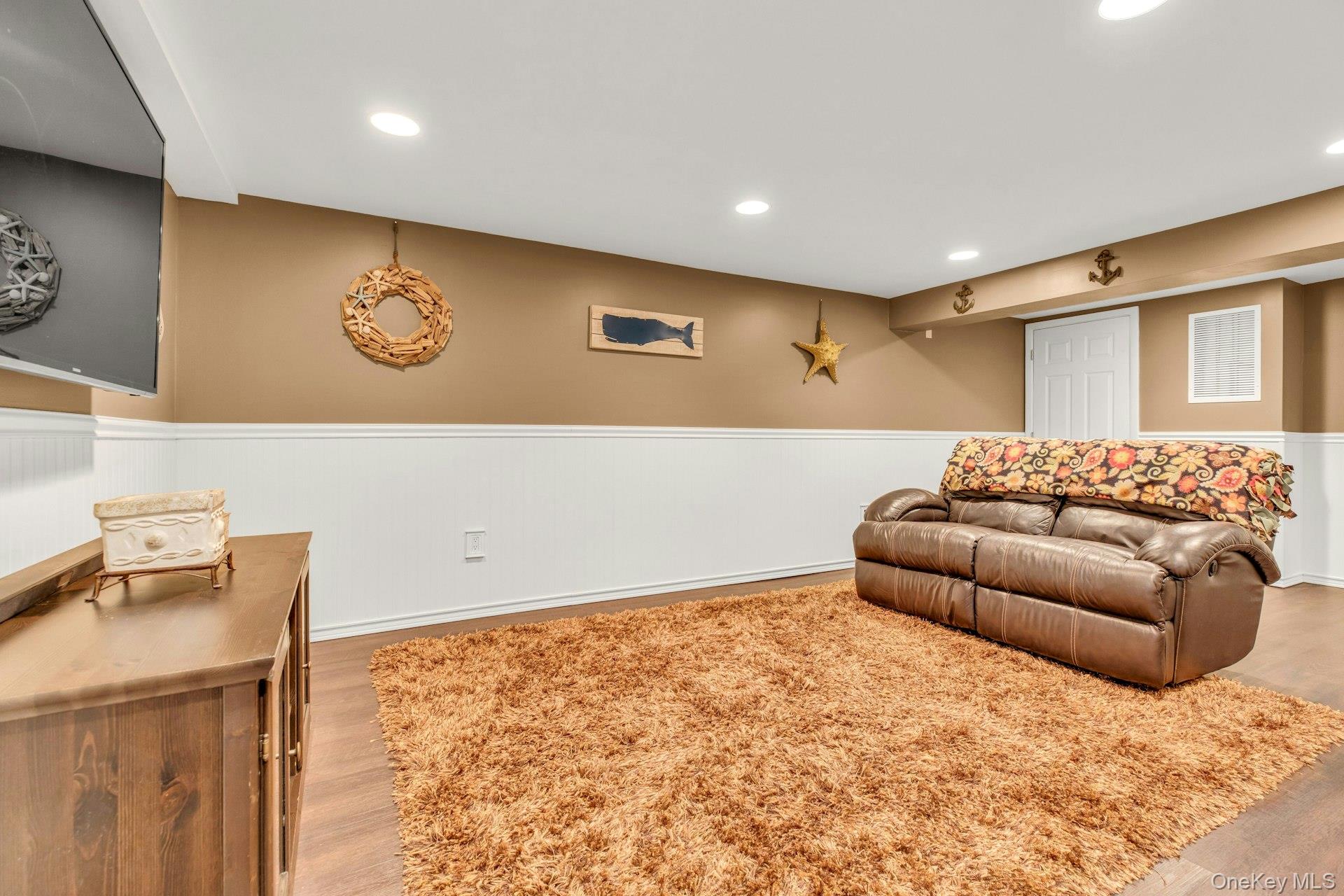 27 Hollister Lane, Islip, NY 11751