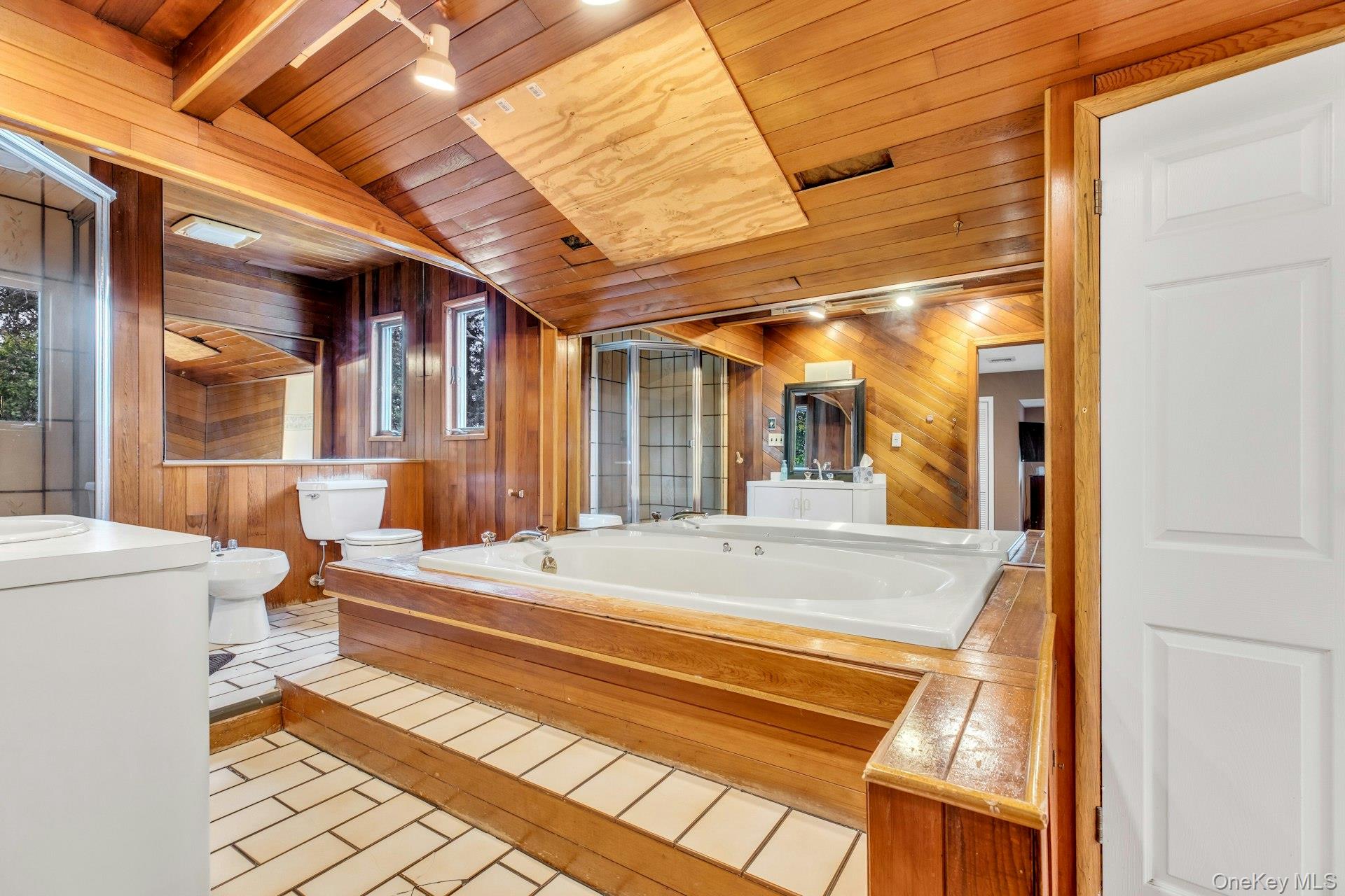 27 Hollister Lane, Islip, NY 11751