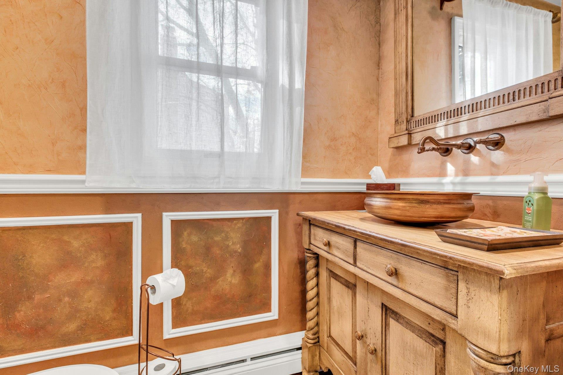 27 Hollister Lane, Islip, NY 11751